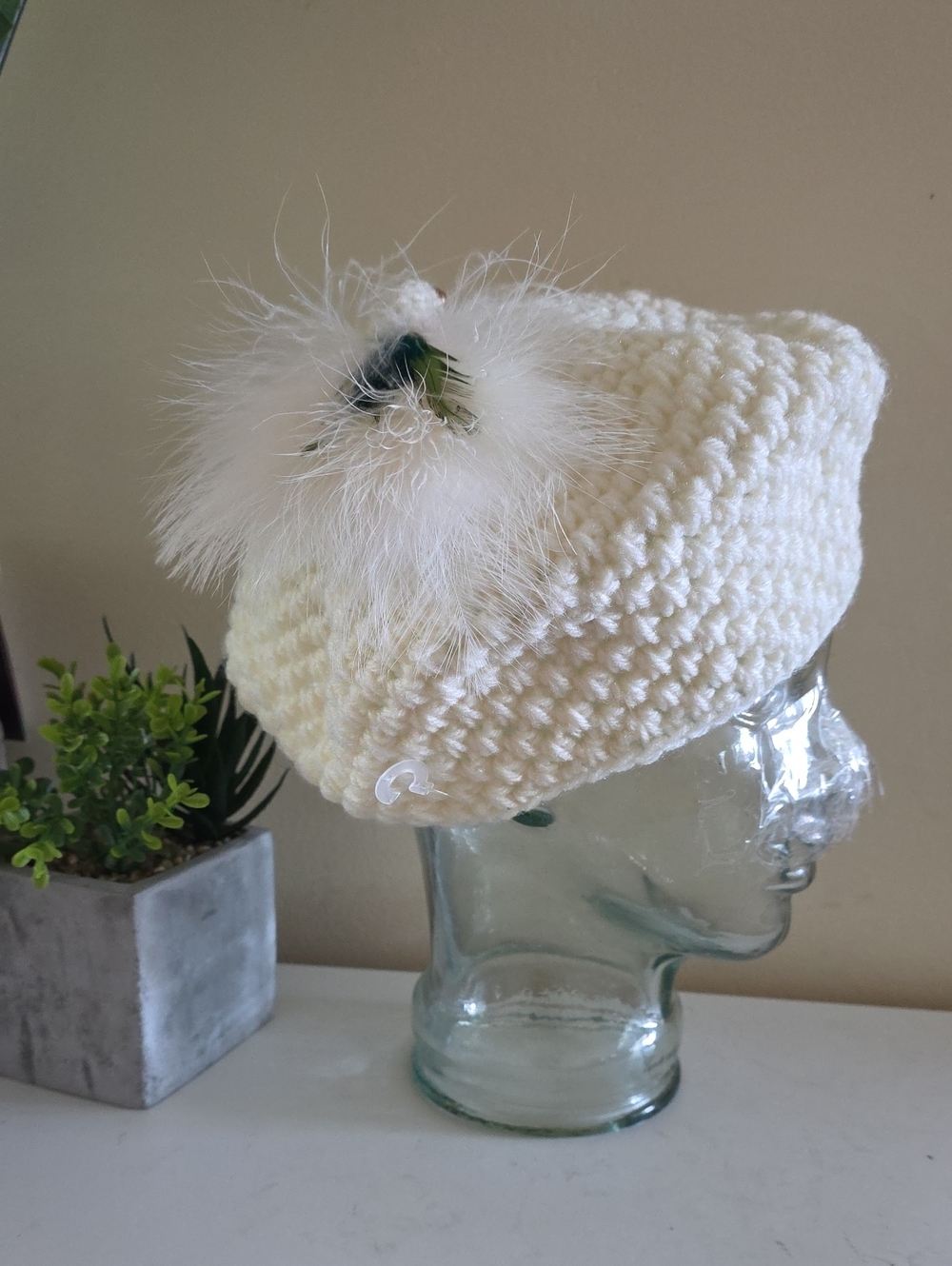 Vintage Fersten   NWOT Knit Crochet Beret W/Peacock Feather Accent O/S